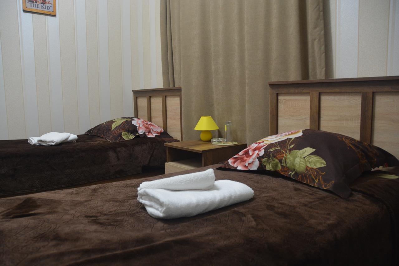 City Hotel *
